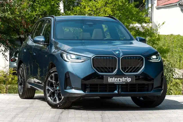 BMW X3 view 3