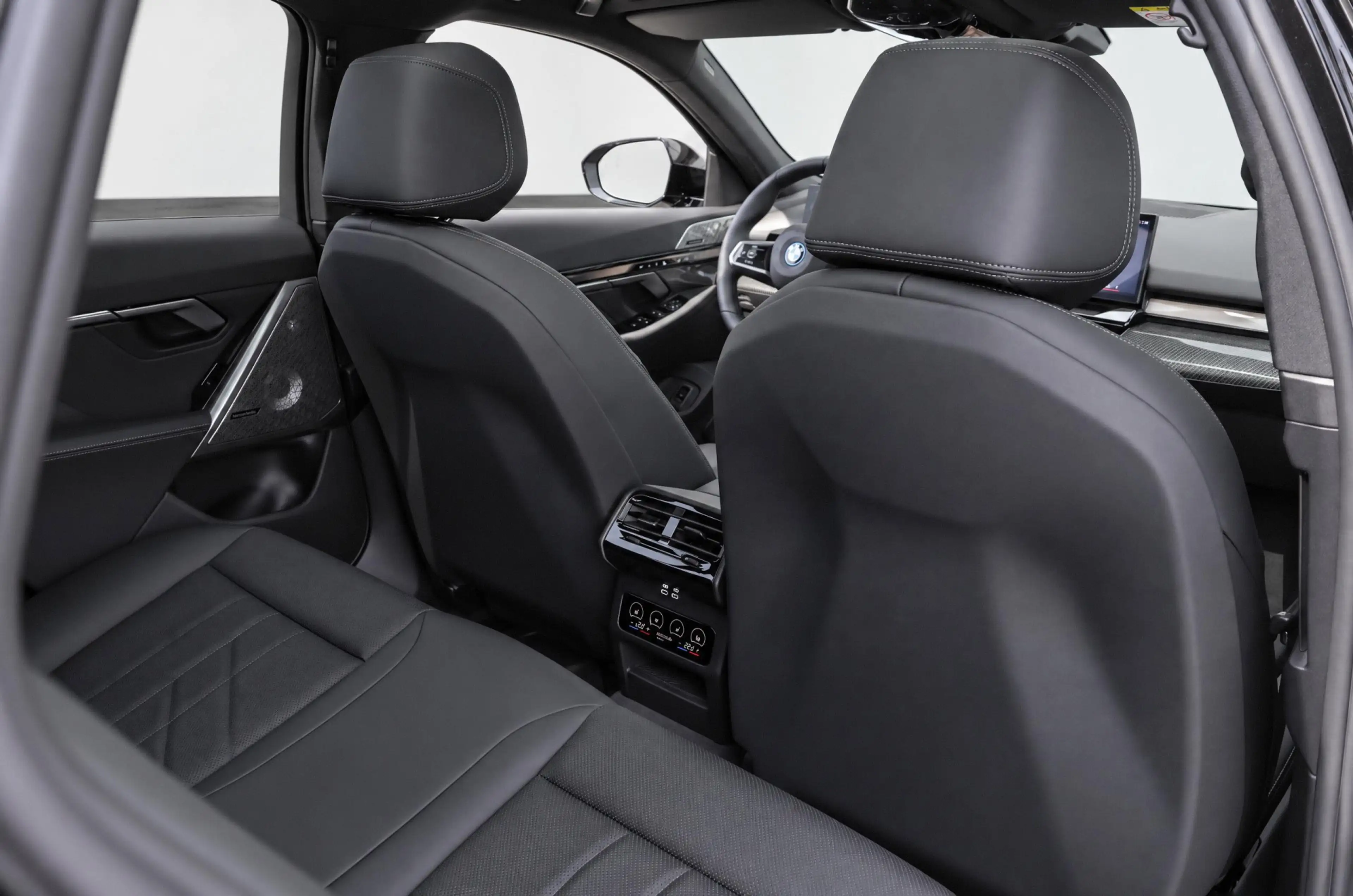 BMW i5 Touring eDrive40 M Sport / Panoramadak / Trekhaak — photo 14