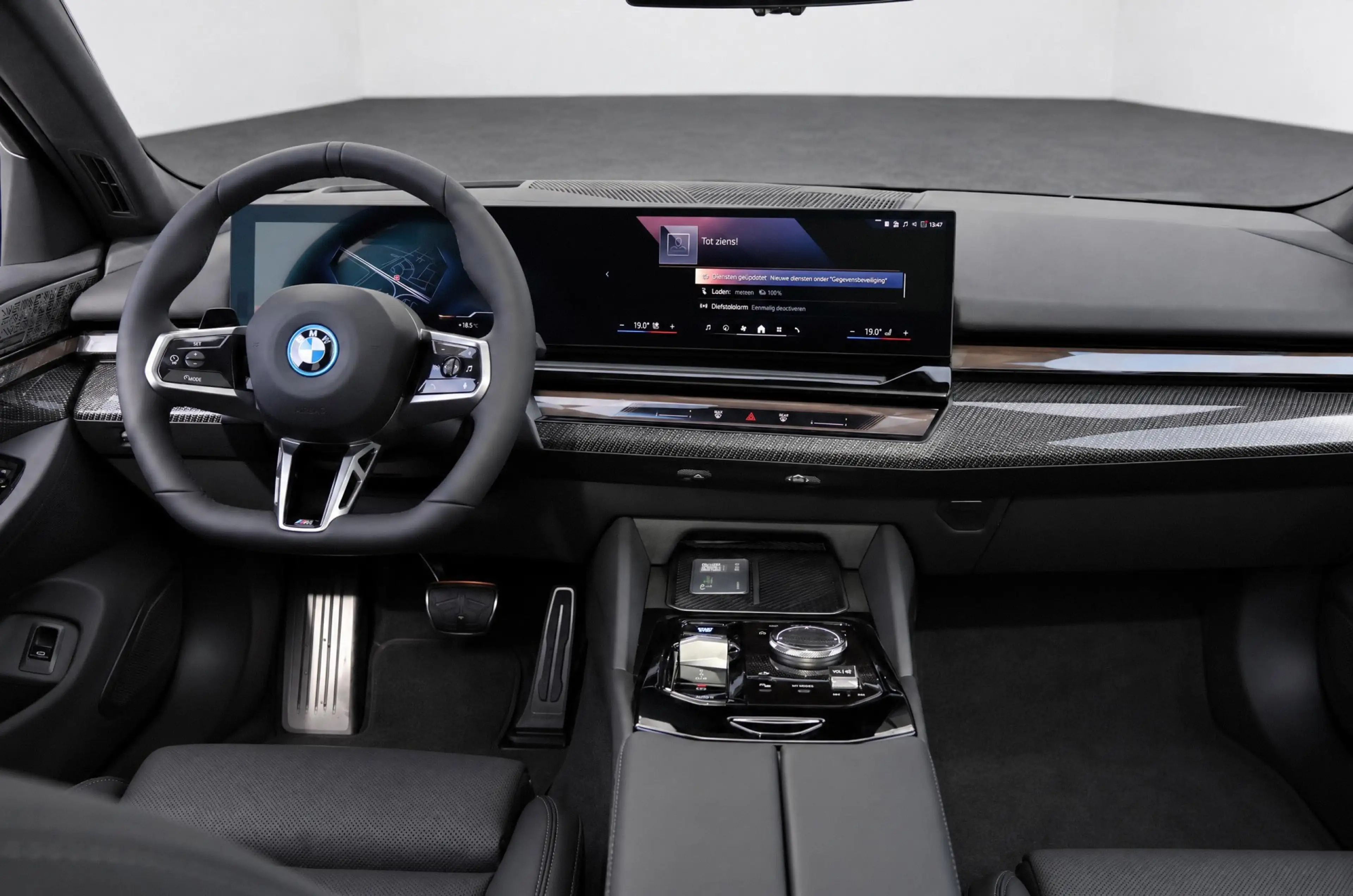 BMW i5 Touring eDrive40 M Sport / Panoramadak / Trekhaak — photo 3