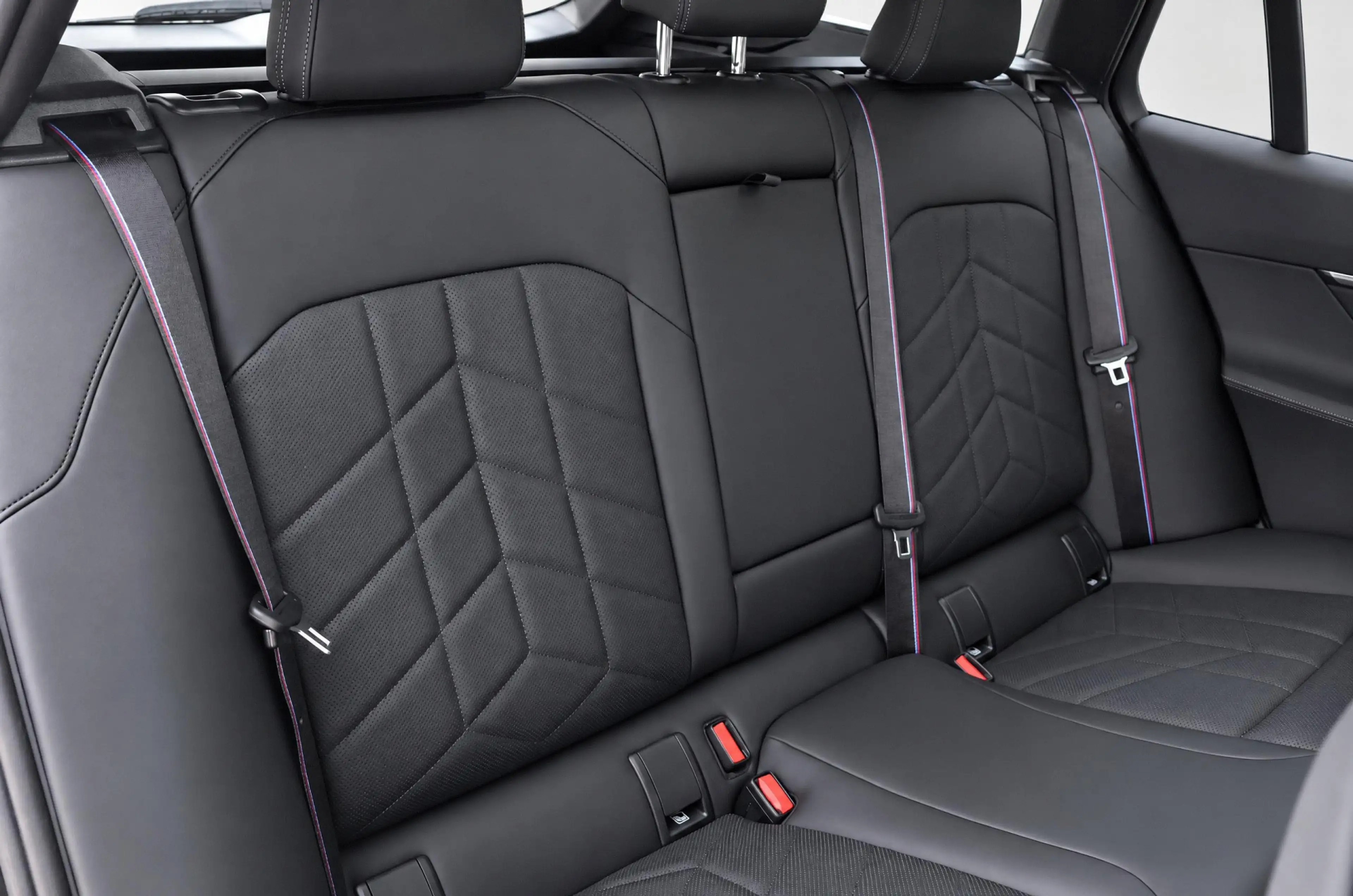 BMW i5 Touring eDrive40 M Sport / Panoramadak / Trekhaak — photo 12