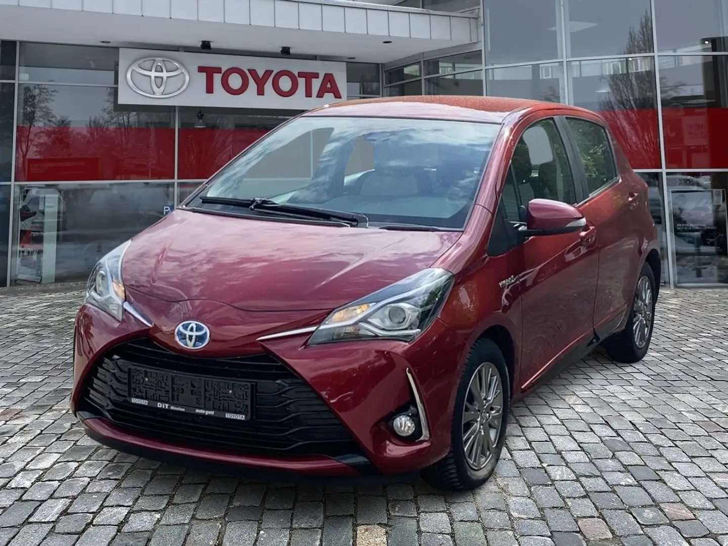Toyota Yaris 1.5 Comfort FLA SpurH KAM KlimaA AUT SHZ Rot - 2