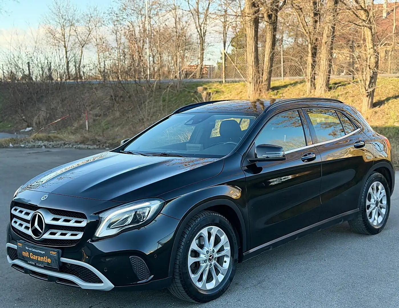 Mercedes-Benz GLA 200 d lückenloses Serviceheft von Mercedes sehr gut... Schwarz - 2
