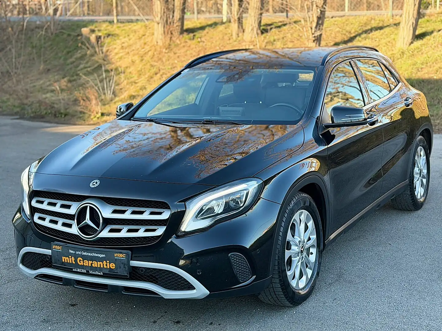Mercedes-Benz GLA 200 d lückenloses Serviceheft von Mercedes sehr gut... Schwarz - 1
