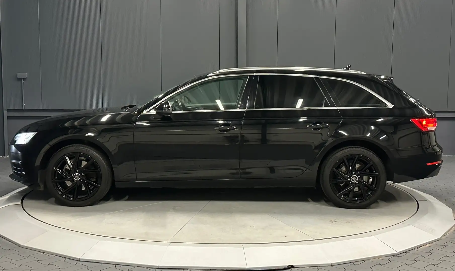 Audi A4 Avant 2.0 TDI Sport *18Zoll*NAVI*XENON*Sport-Sitze Zwart - 2