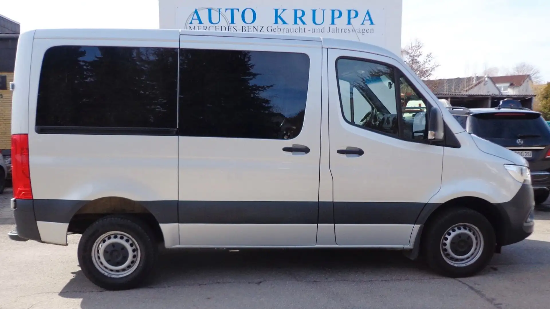 Mercedes-Benz Sprinter 317 CDI Vollverglasung Klima RFK Standhzg AHK MBUX Stříbrná - 2
