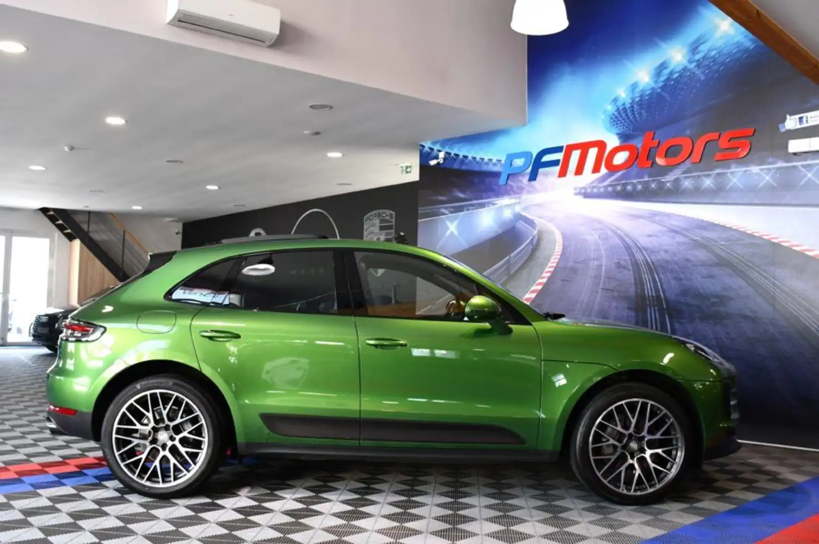 Porsche Macan S 3.0 V6 354 PDK GPS Attelage Suspension Pneumatique Caméra 360 Pack Chrono Vebasto ACC BOSE TO Sièges Ventilés JA 21 Grün - 2
