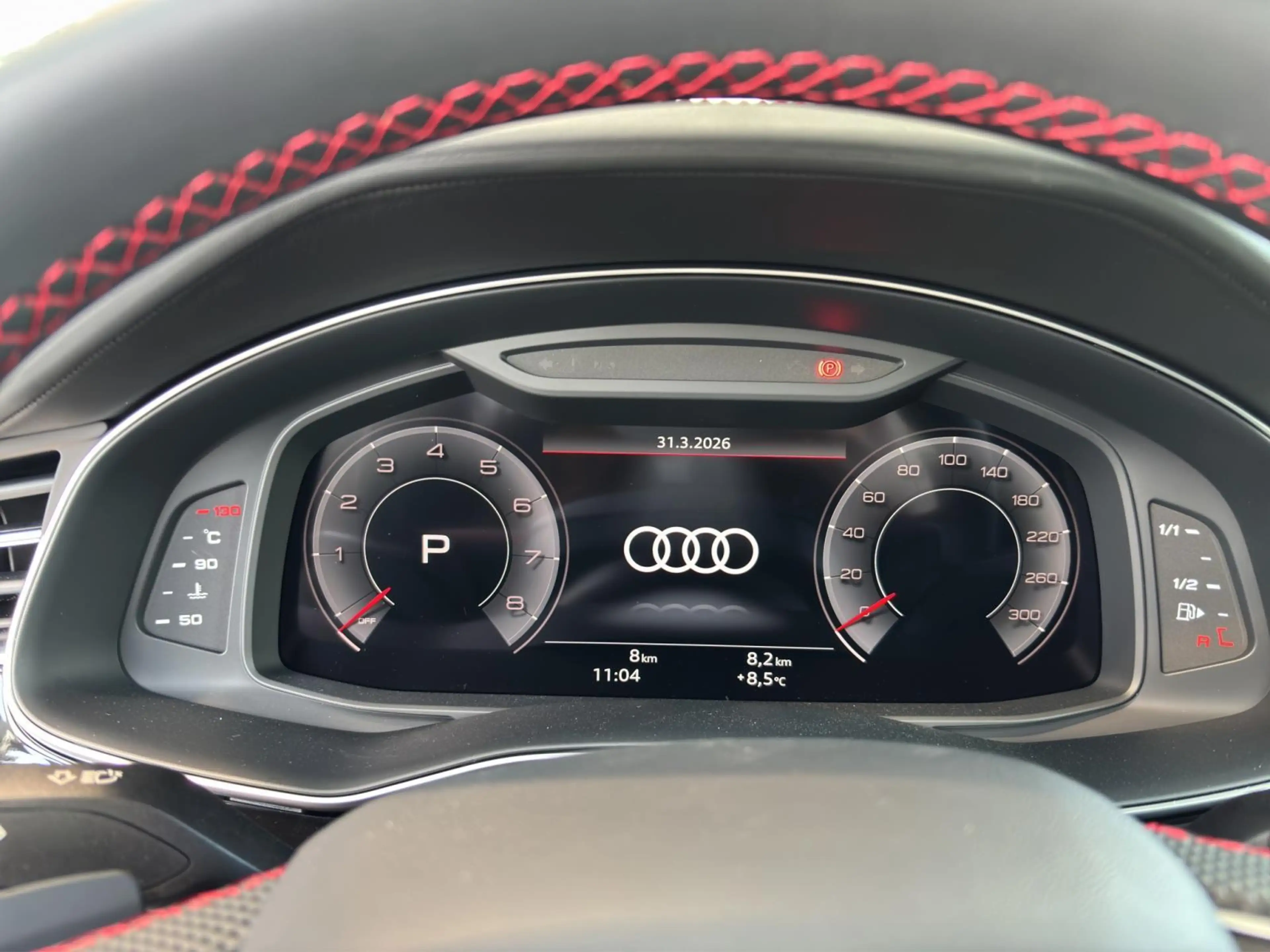 Audi Q8 SUV — photo 8