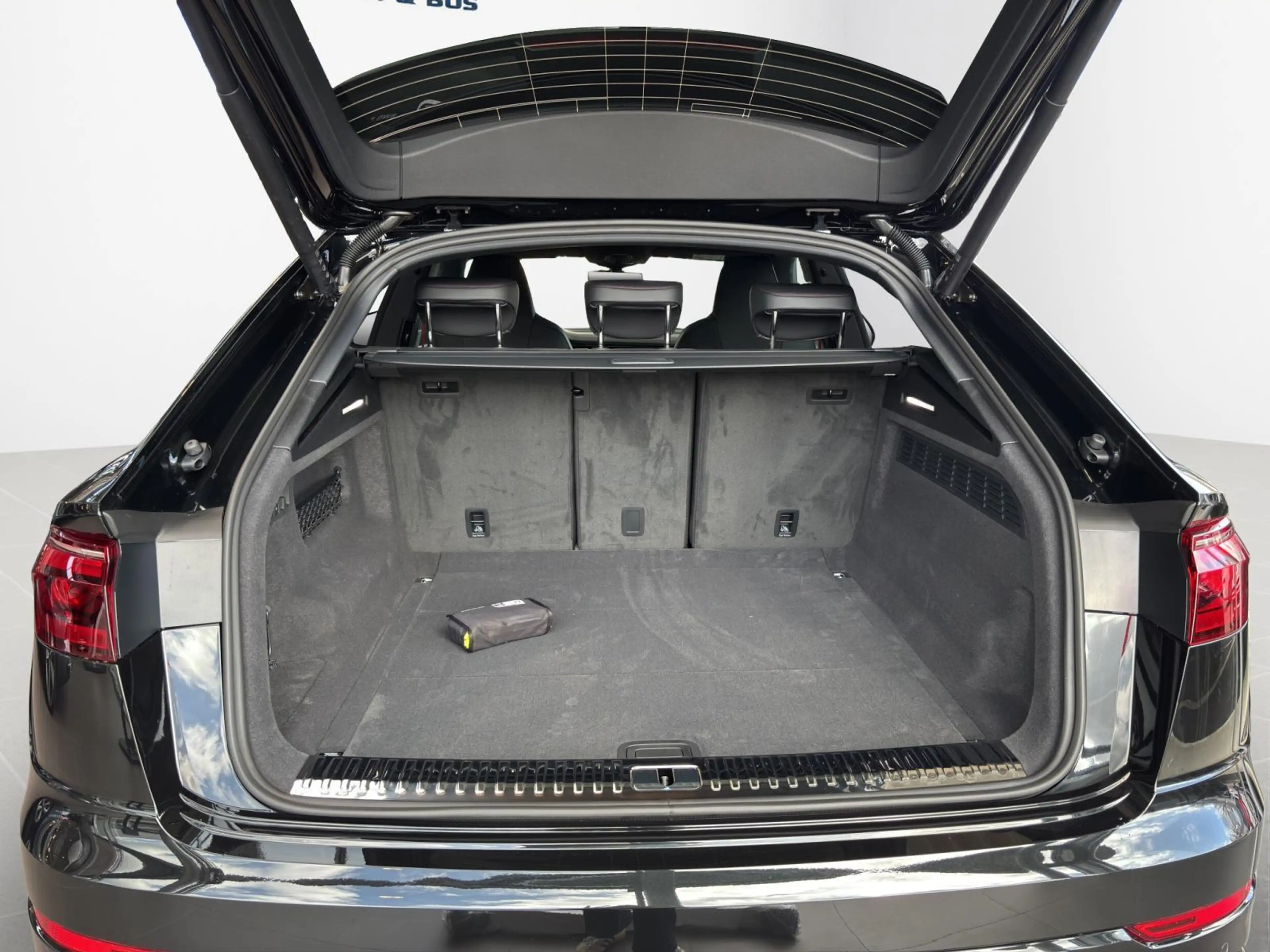 Audi Q8 SUV — photo 14
