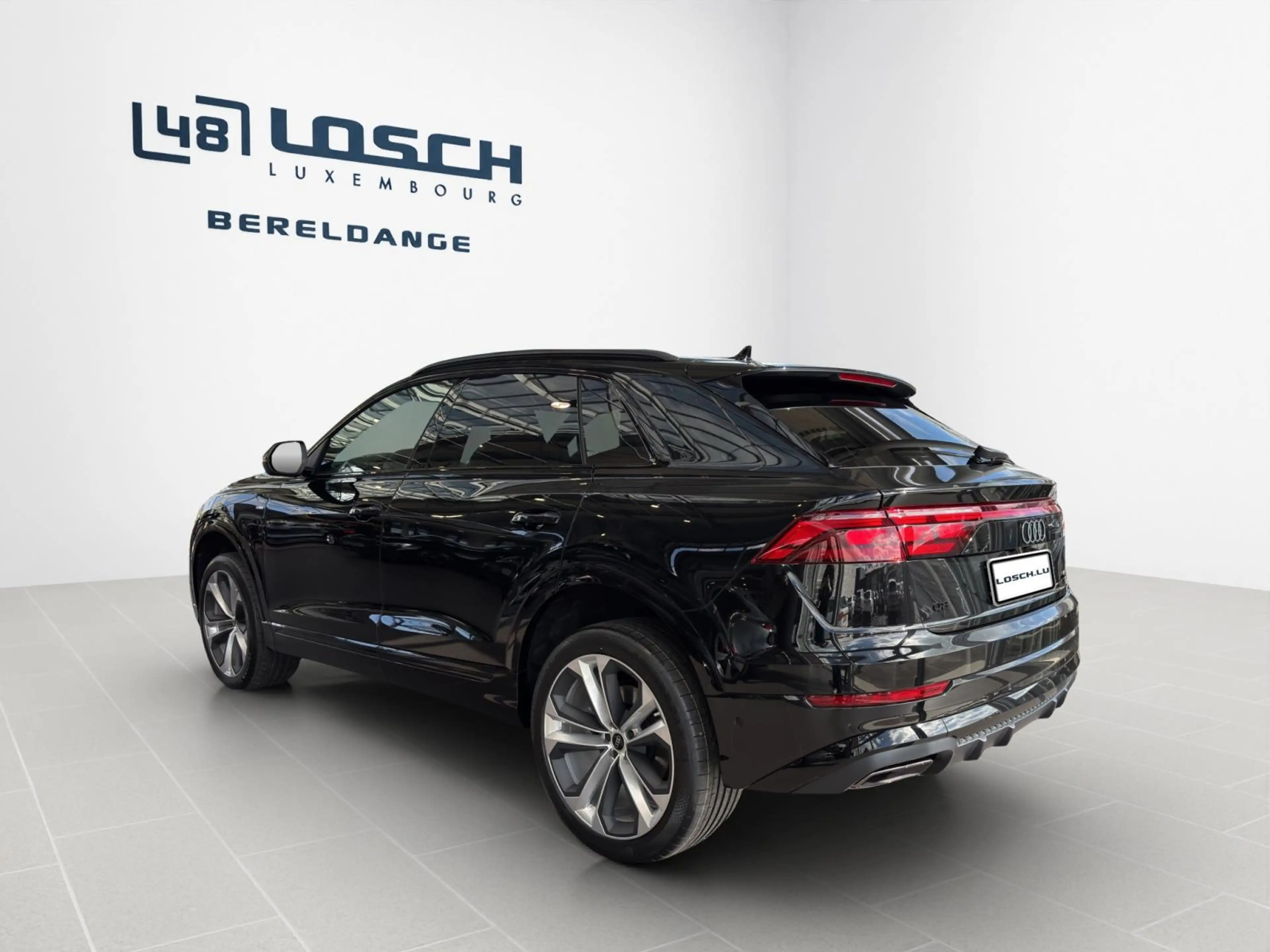Audi Q8 SUV — photo 2