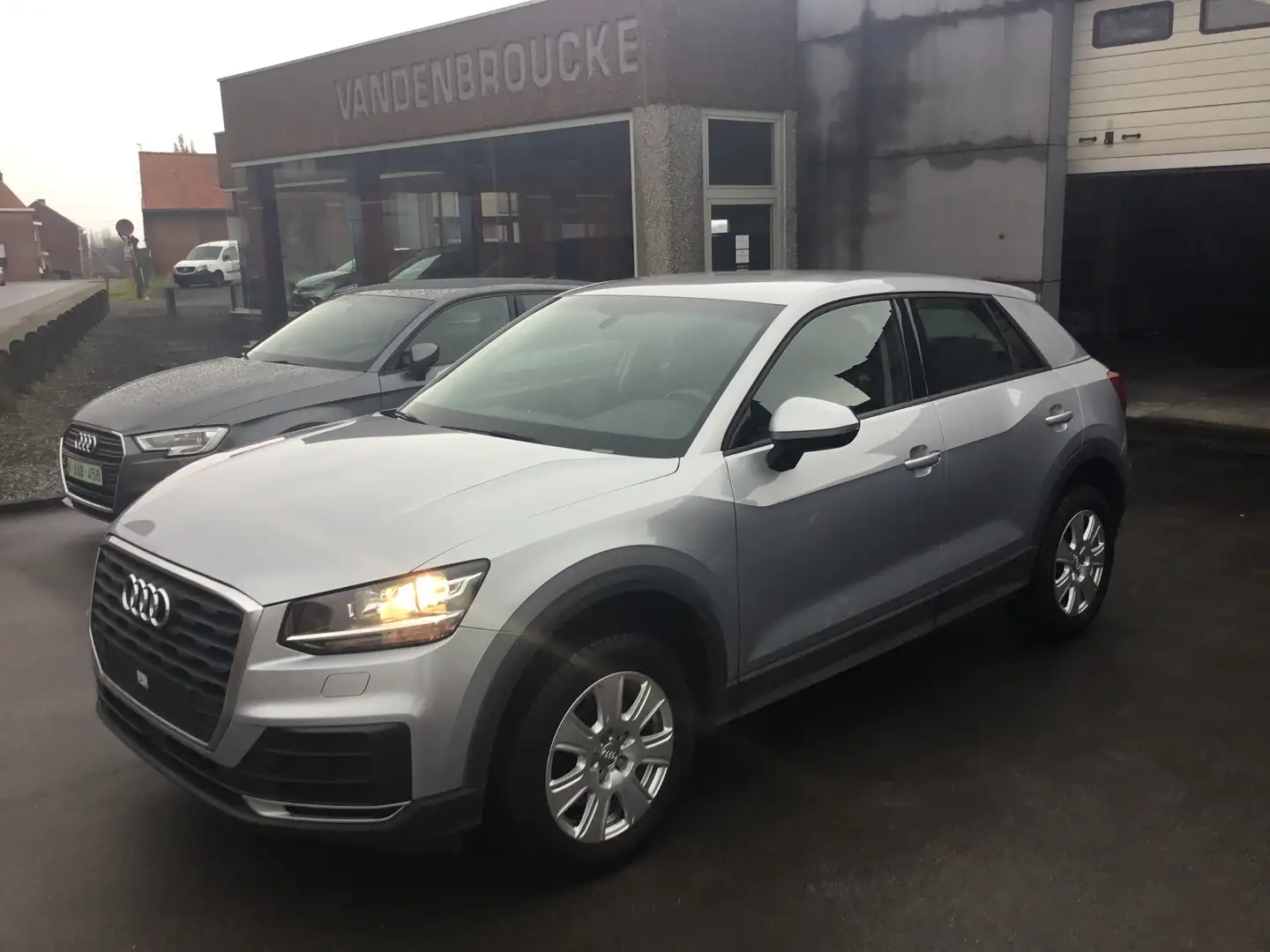 Audi Q2 30 TFSI Design S tronic (EU6d-TEMP).  AUTOMAAT Grijs - 1