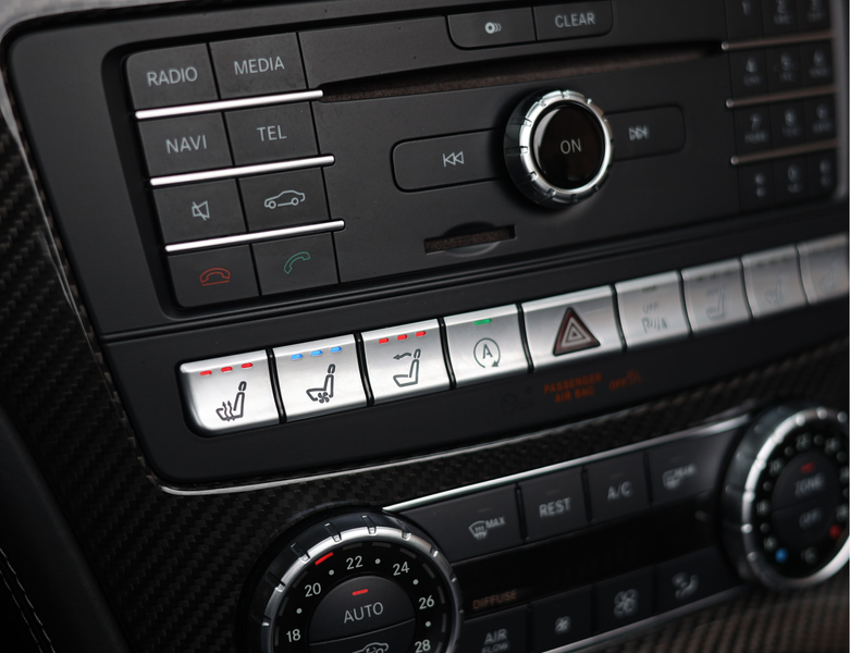 Mercedes-Benz SL 63 AMG | Airscarf - Keramisch - B&O - Pano — photo 36
