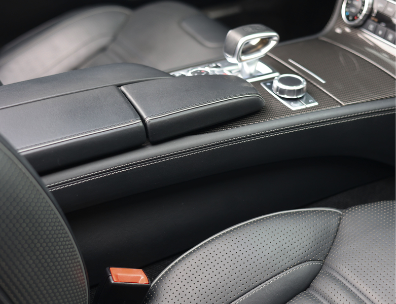 Mercedes-Benz SL 63 AMG | Airscarf - Keramisch - B&O - Pano — photo 44