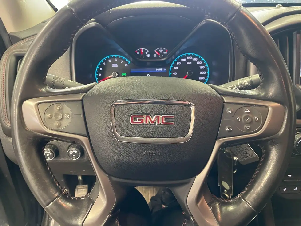GMC Canyon снимка GMC Canyon