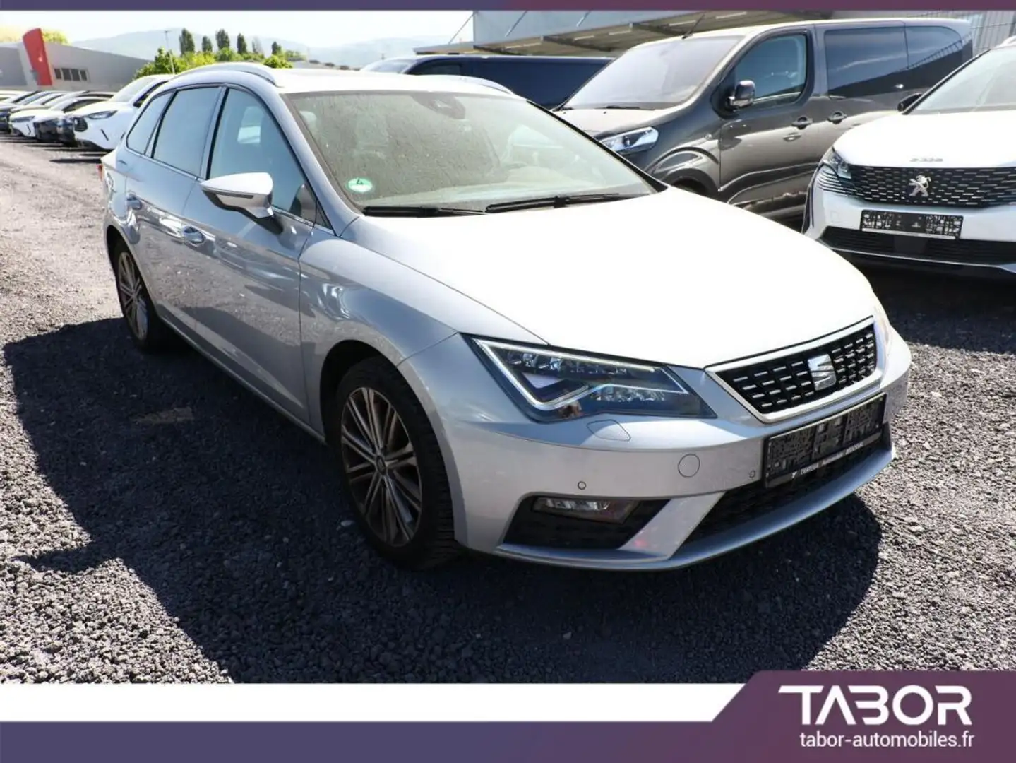 SEAT Leon ST 1.5 TSI 150 DSG Xcellence LED Pano Stříbrná - 2