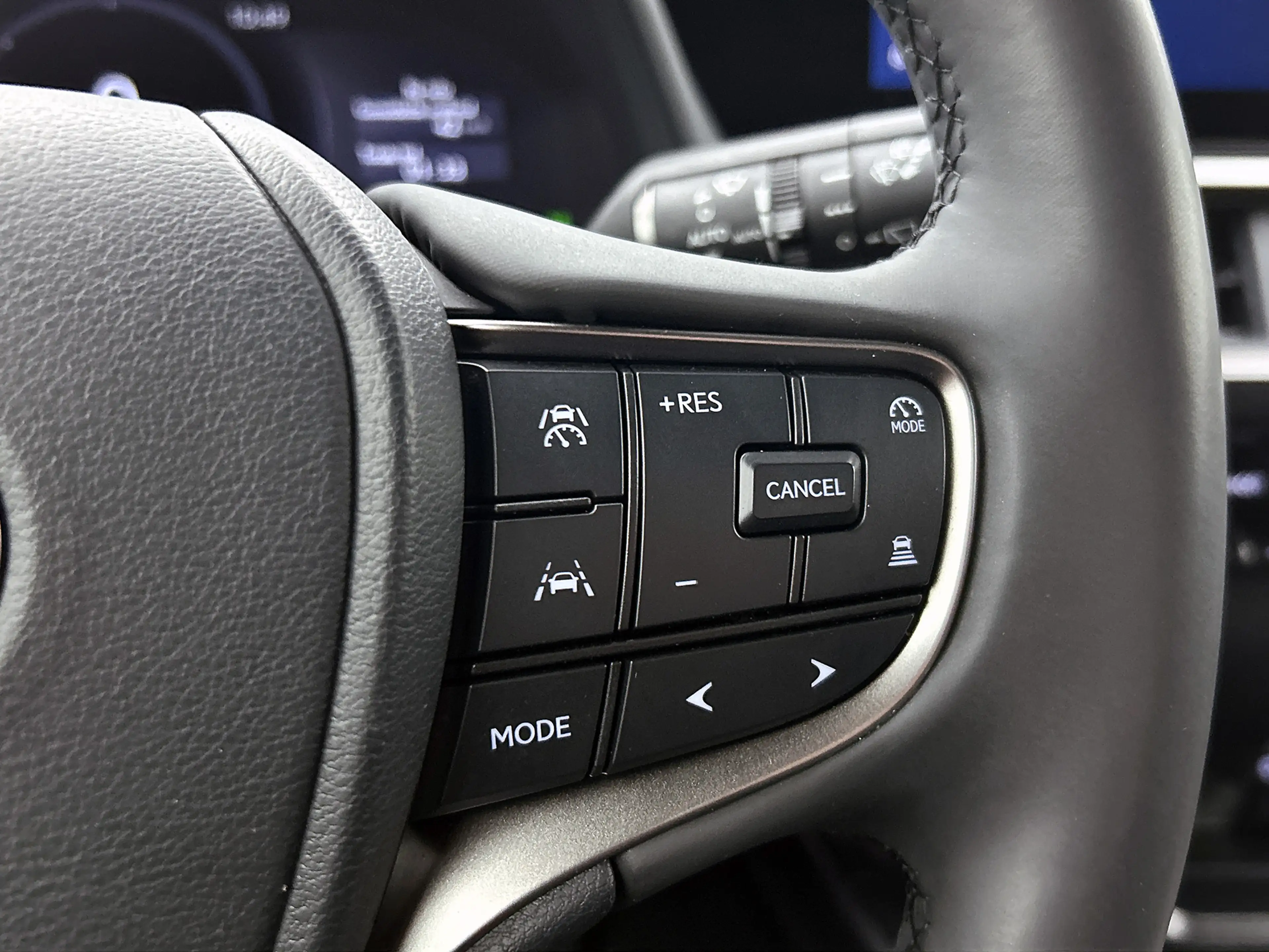Lexus UX 300h F SPORT Design — photo 15