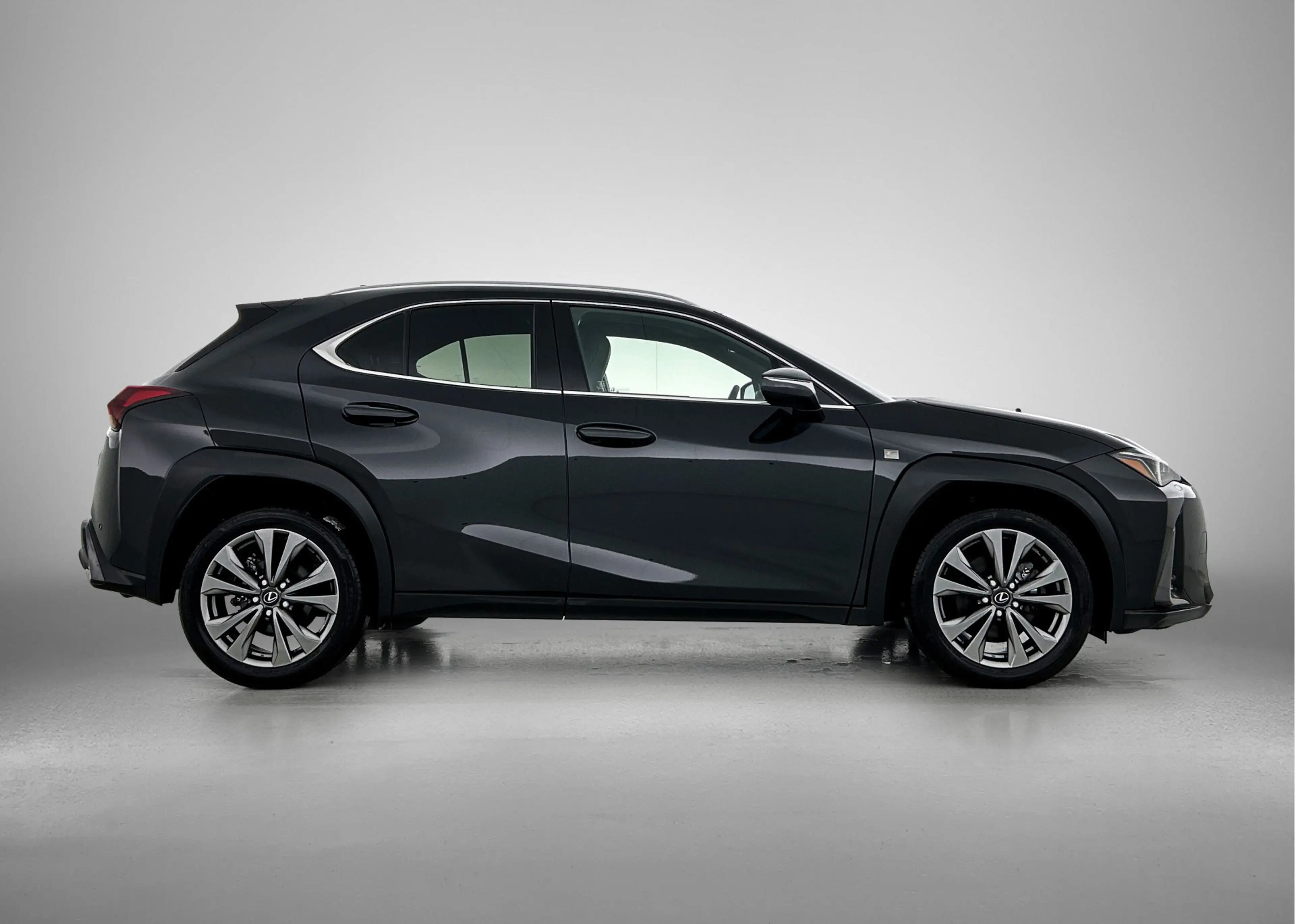 Lexus UX 300h F SPORT Design — photo 12