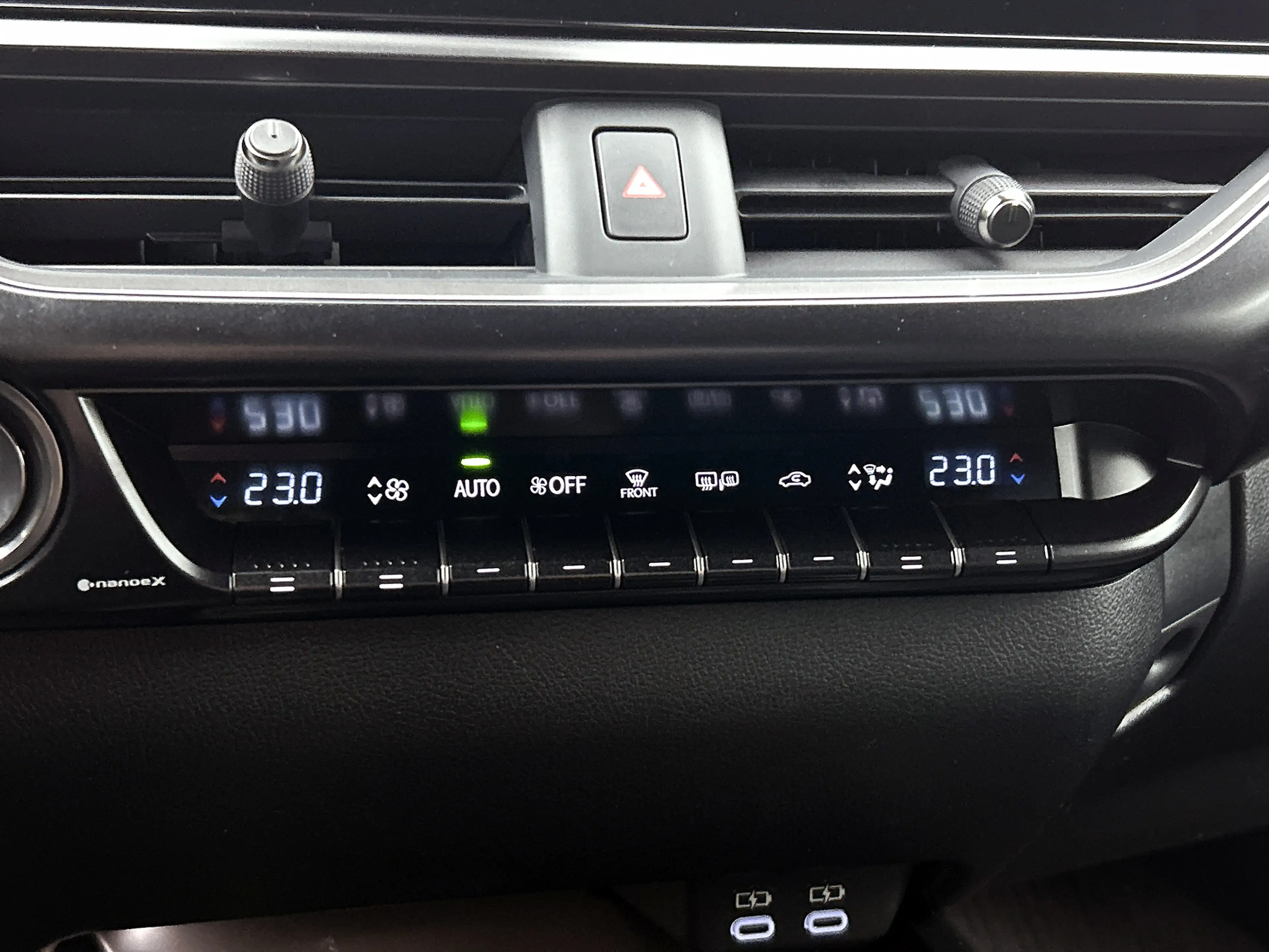 Lexus UX 300h F SPORT Design — photo 10