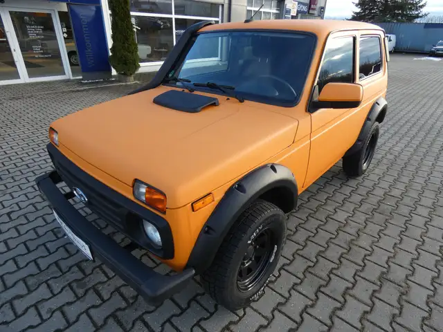 Lada Niva 4x4 1,7 "ZUBR" AHK, Radio, Raptorlack, Dotz, TOP