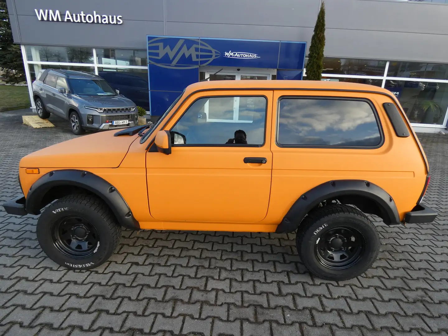 Lada Niva 4x4 1,7 "ZUBR" AHK, Radio, Raptorlack, Dotz, TOP Orange - 2