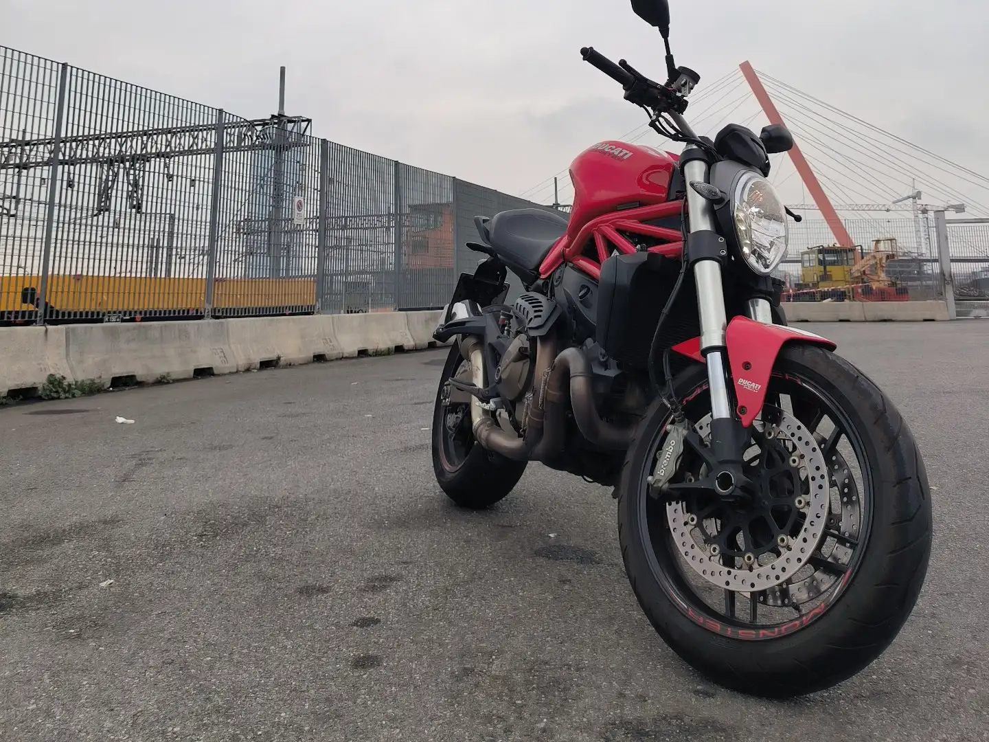 Ducati Monster 821 ABS Rosso - 1