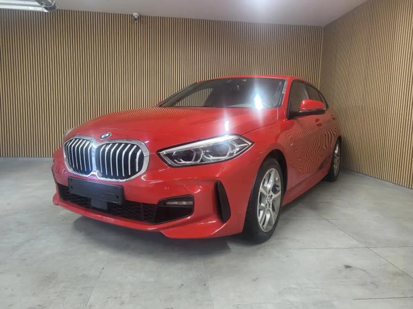 BMW 116 d Pack M Rood - 1