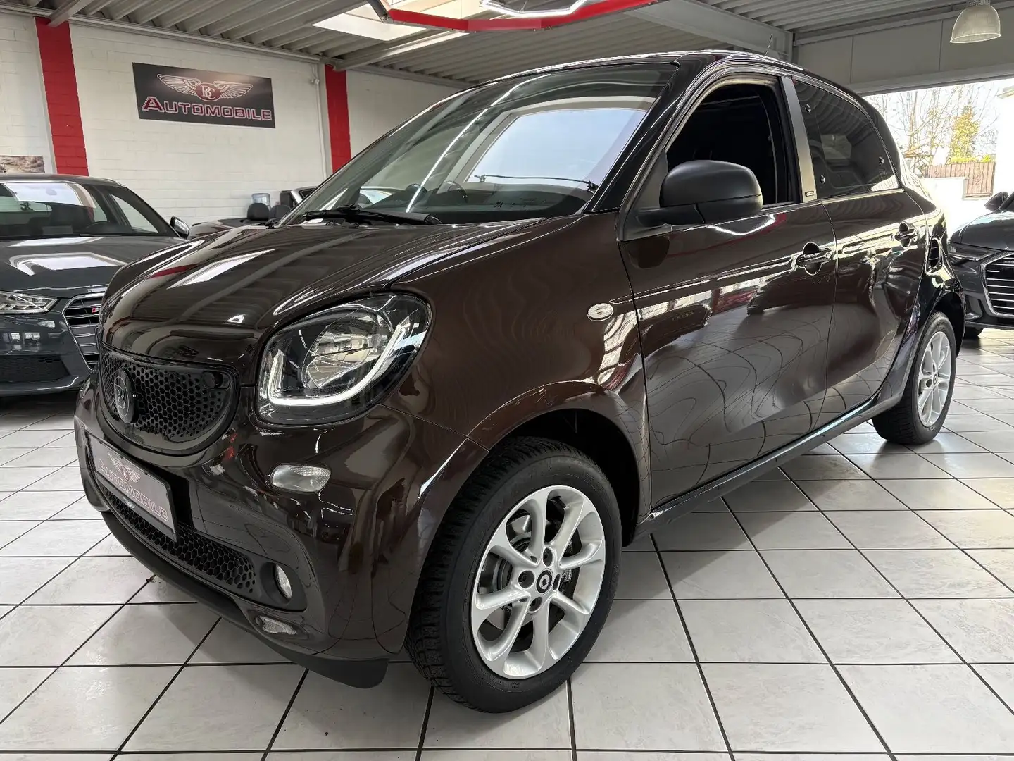 smart forFour forfour 71 PS AUTOMAIK NAVI PDC Braun - 1