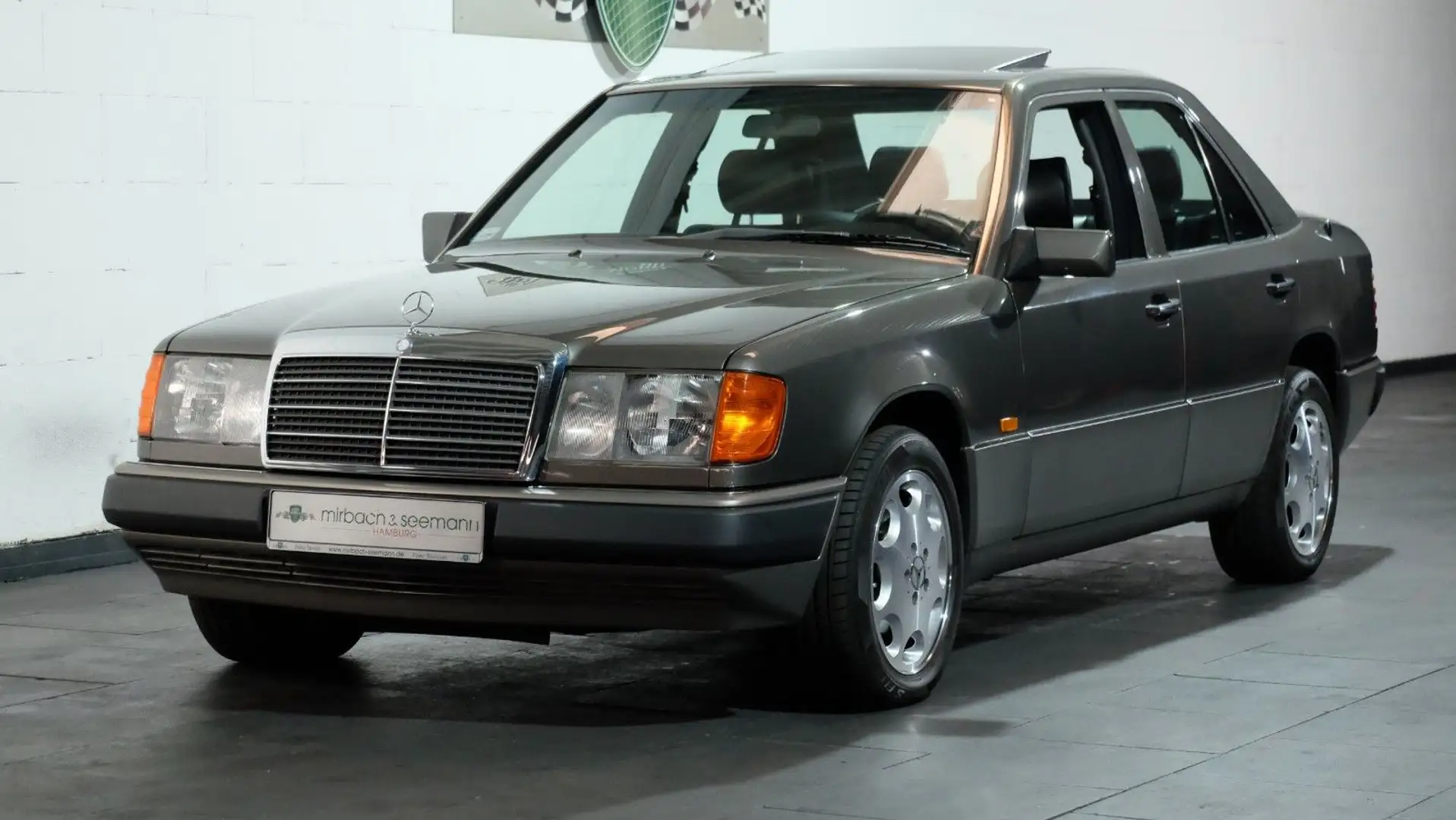Mercedes-Benz E 250 TD Grau - 1