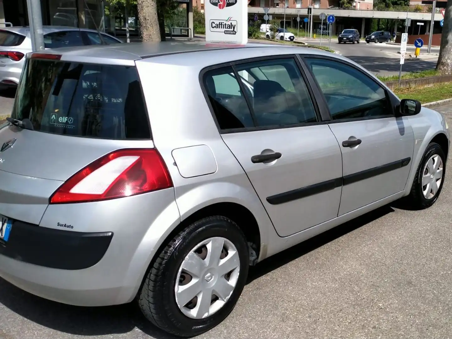 Renault Megane Megane II 2005 5p 1.5 dci Confort Authentique 80cv Argent - 2