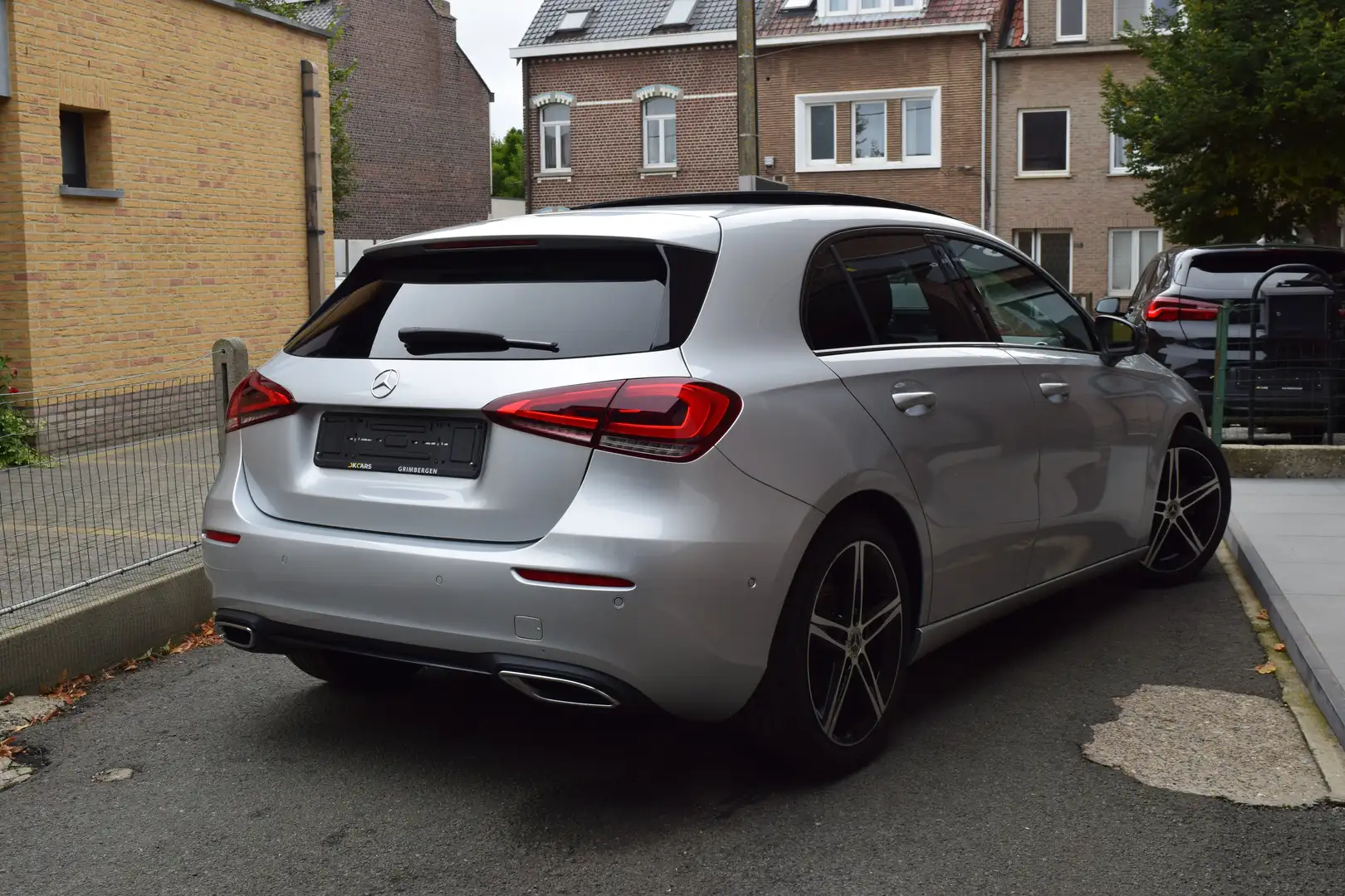 Mercedes-Benz A 180 7G-DCT - NAVI / LED / LEDER / PANO OPEN DAK Argent - 2