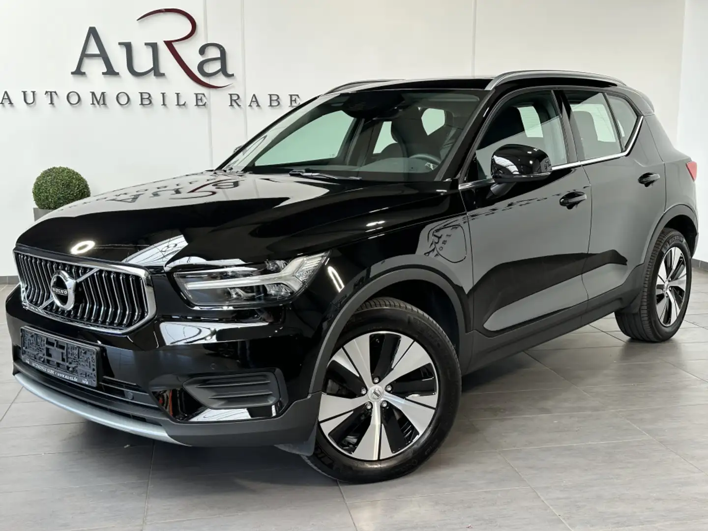 Volvo XC40 T4 Recharge DKG Inscription NAV+LED+PANO+VC Schwarz - 1