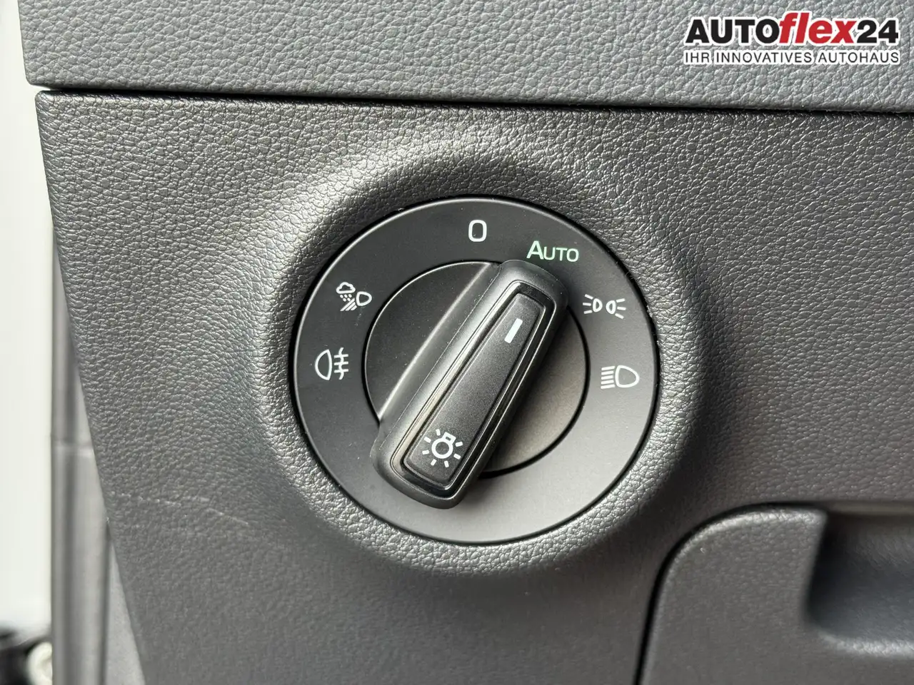 Skoda Karoq Sportline 1,5 TSI DSG 2ZKlimaautomatik Canton A..., миниатюра 27