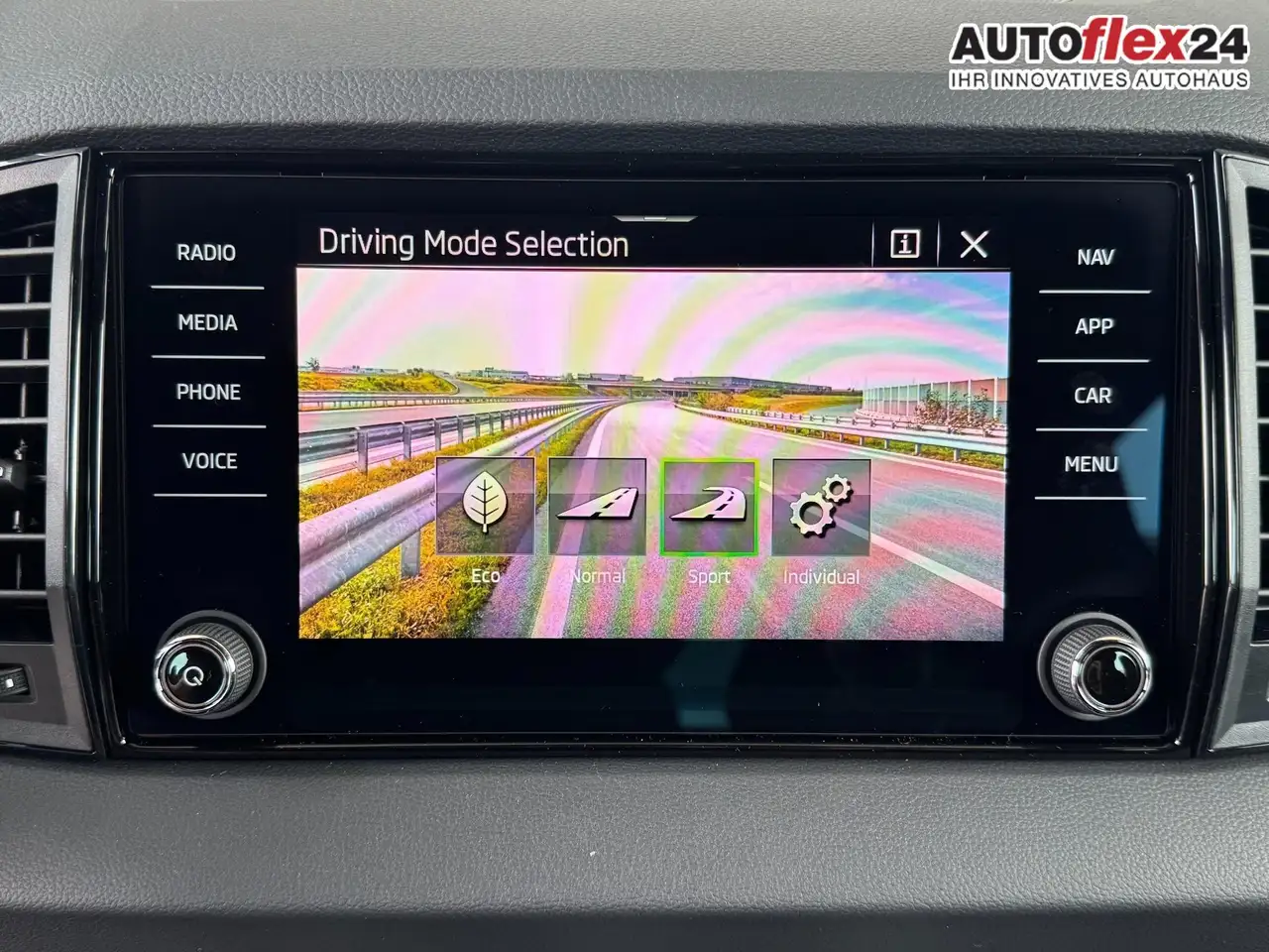 Skoda Karoq Sportline 1,5 TSI DSG 2ZKlimaautomatik Canton A..., миниатюра 21
