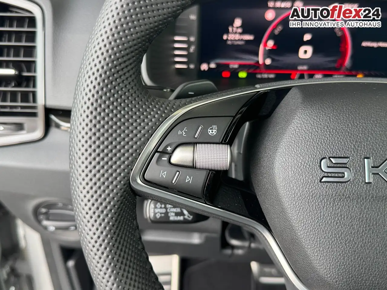 Skoda Karoq Sportline 1,5 TSI DSG 2ZKlimaautomatik Canton A..., миниатюра 14