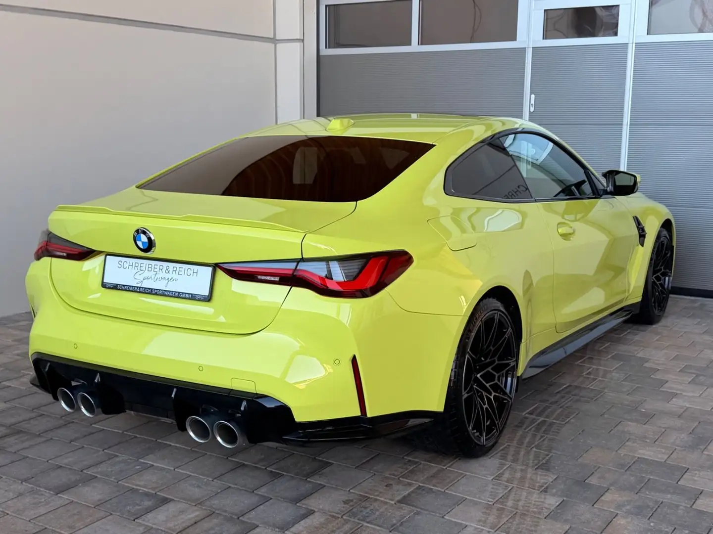BMW M4 Coupe xDrive Competition - 1. Hand - Gelb - 2