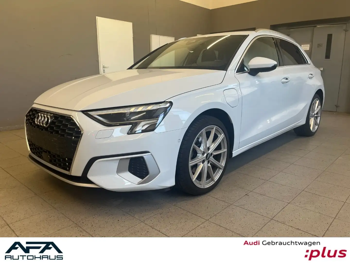 Audi A3 Sportback 40 TFSI e Adv. Navi*VC*Soundgen*LM18 Weiß - 1