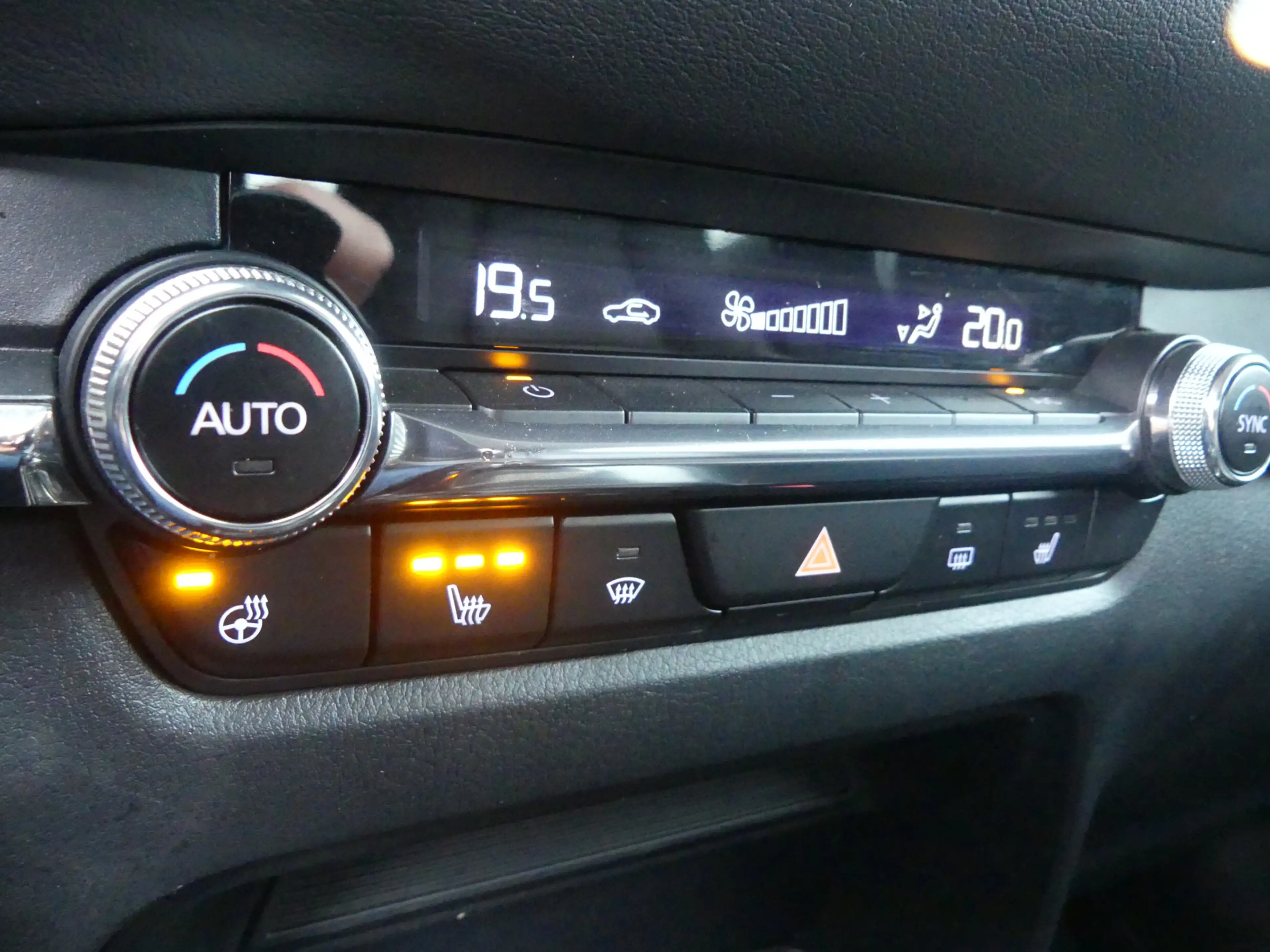 Mazda CX-30 2.0 e-SkyActiv-G M Hybrid Sportive — photo 13