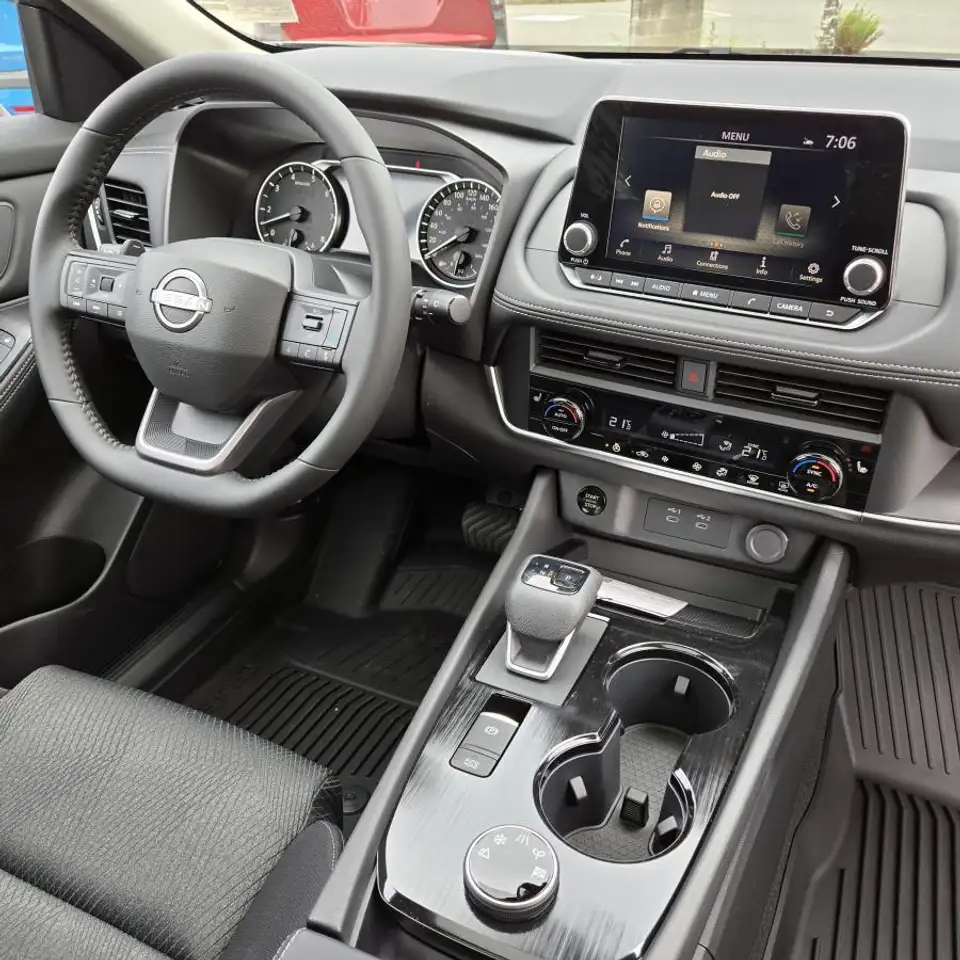 Nissan Rogue снимка Nissan Rogue