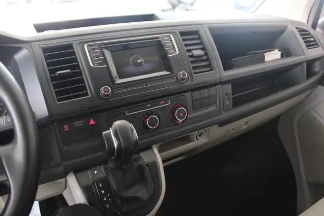 Volkswagen Transporter view 11