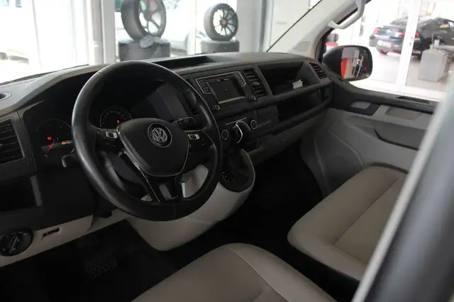 Volkswagen Transporter view 7