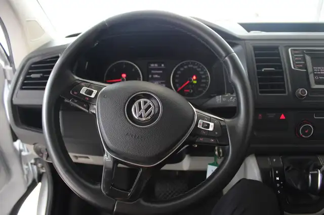 Volkswagen Transporter view 8