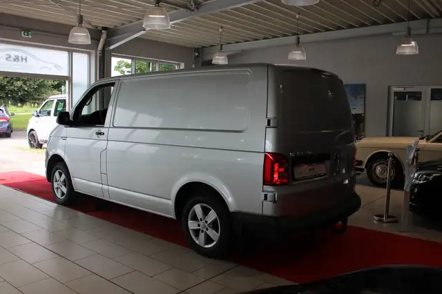 Volkswagen Transporter view 2