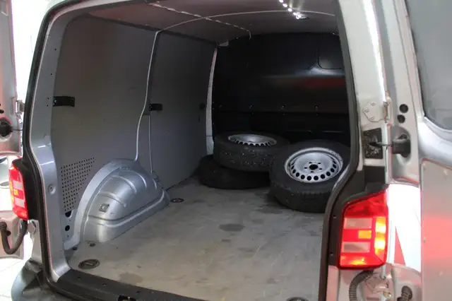 Volkswagen Transporter view 14