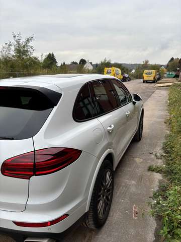 Imagine Porsche Cayenne Diesel Platinum Edition