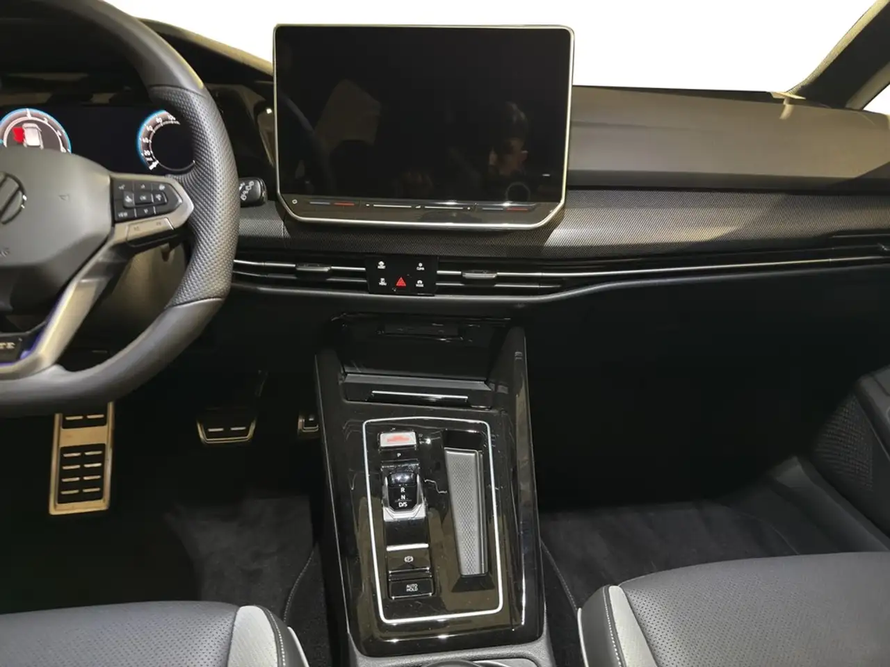 Volkswagen Golf VIII 1.5 eHybrid DSG GTE DCC AHK*PANO*HUD*IQ-LI... 15