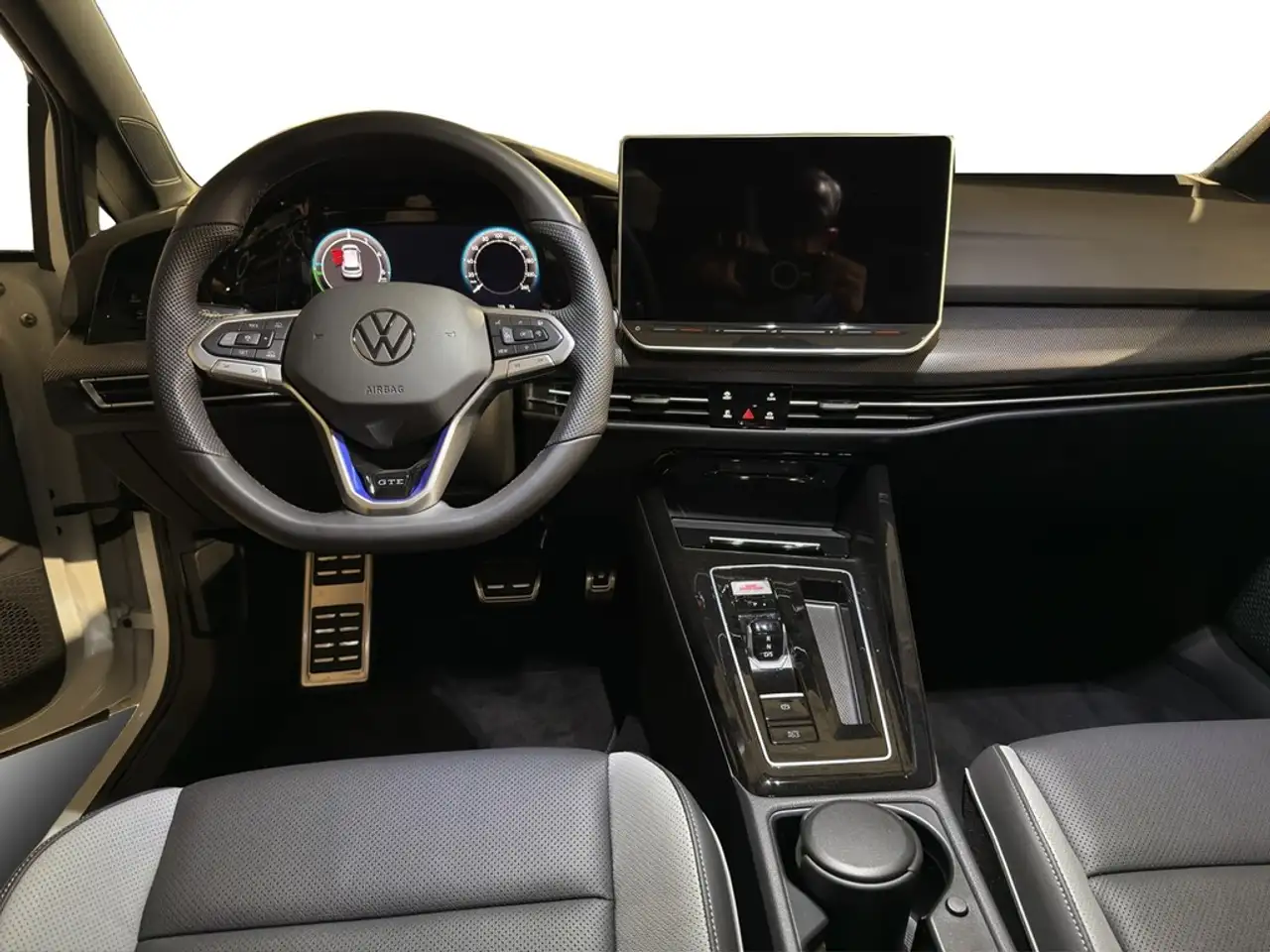 Volkswagen Golf VIII 1.5 eHybrid DSG GTE DCC AHK*PANO*HUD*IQ-LI... 14