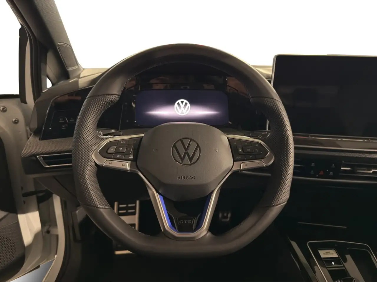 Volkswagen Golf VIII 1.5 eHybrid DSG GTE DCC AHK*PANO*HUD*IQ-LI... 13
