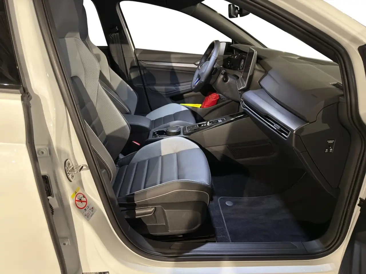 Volkswagen Golf VIII 1.5 eHybrid DSG GTE DCC AHK*PANO*HUD*IQ-LI... 10