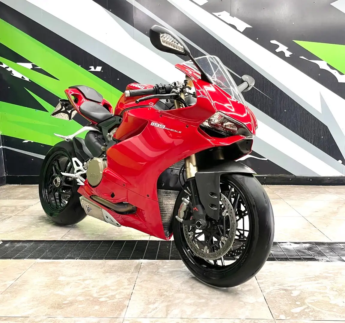 Ducati 1199 Panigale Rosso - 2