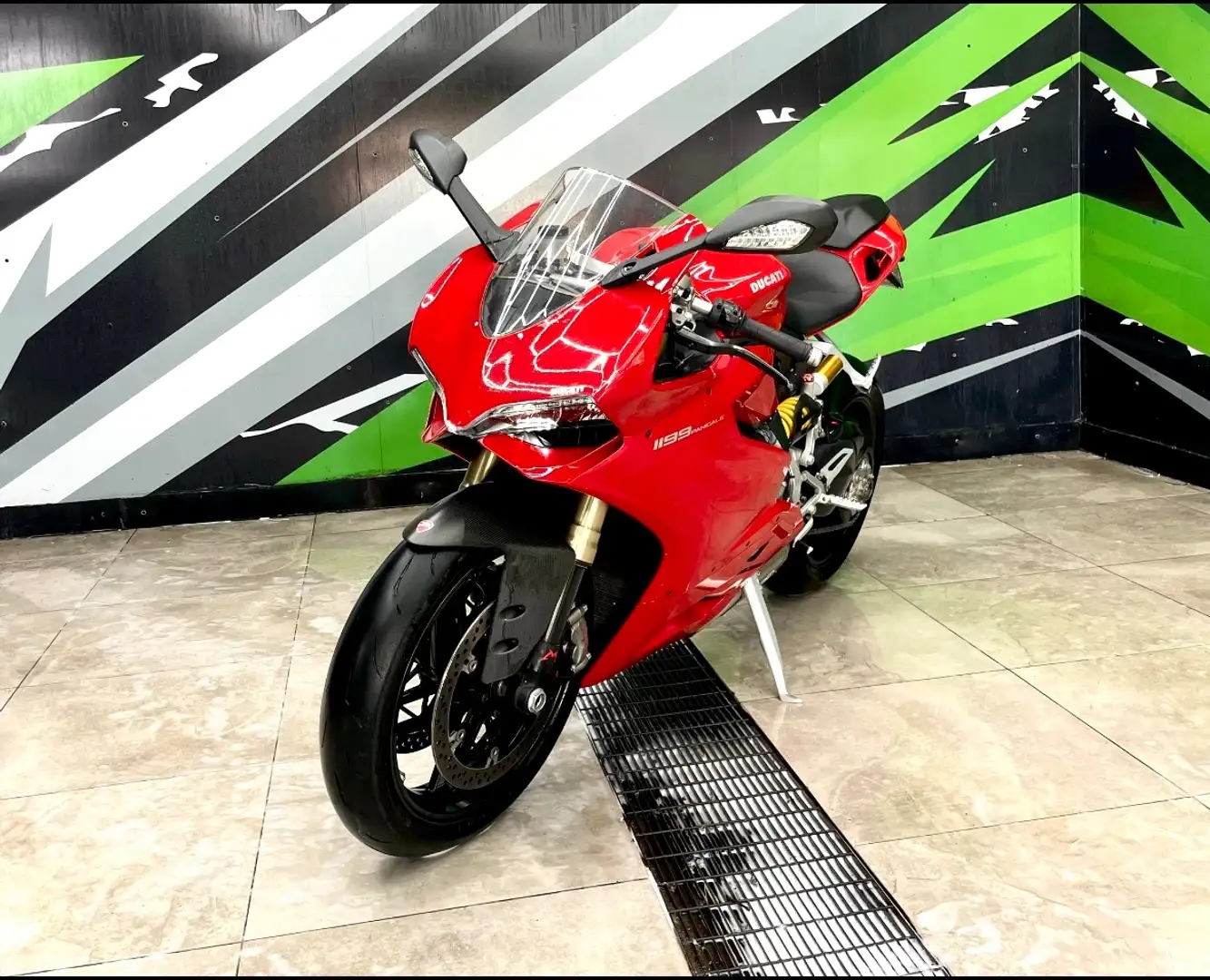 Ducati 1199 Panigale Rosso - 1