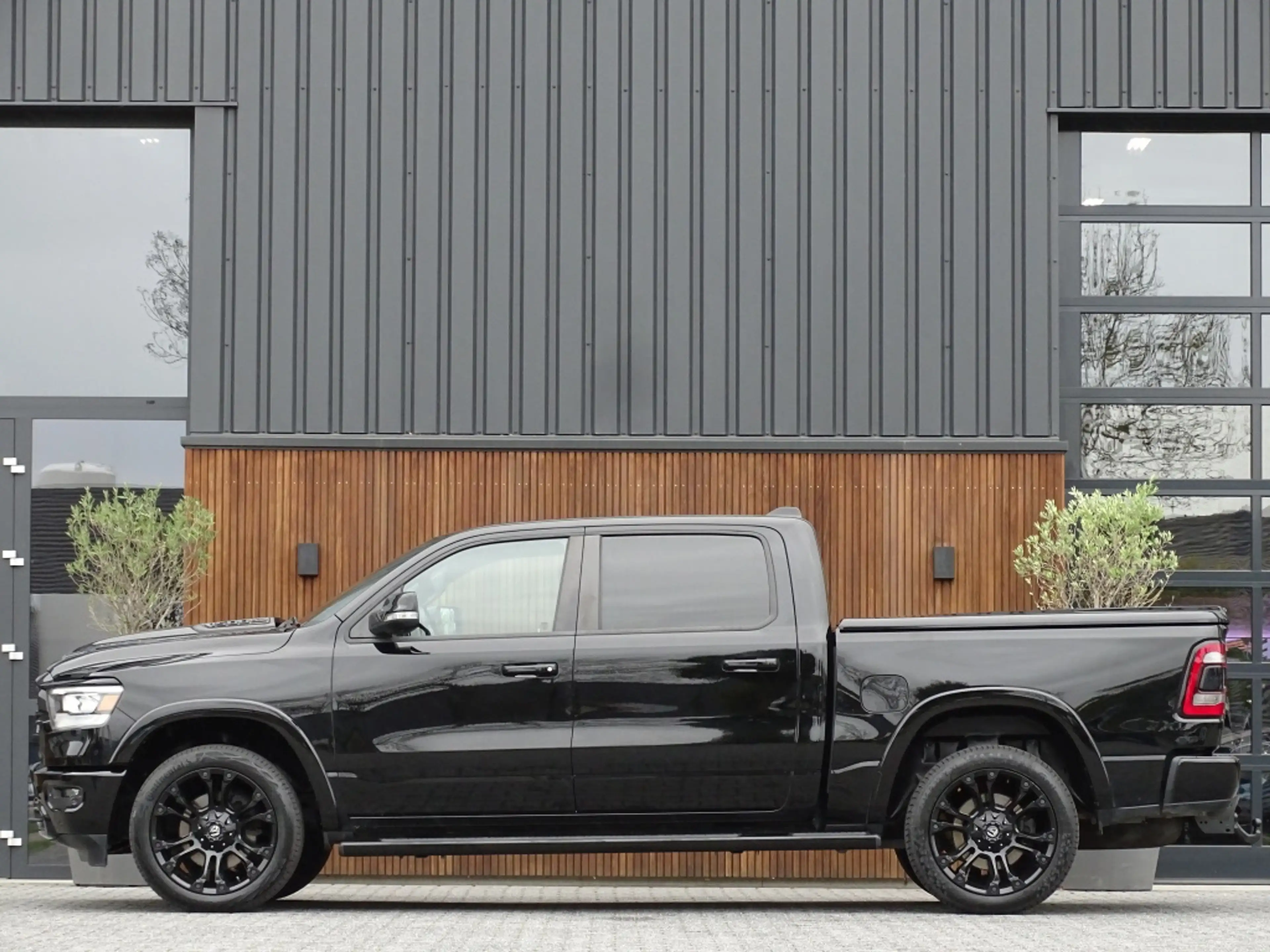 Dodge RAM 1500 5.7 V8 402PK 4x4 Laramie HEMI / LPG / grijs k — photo 4
